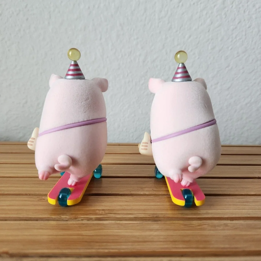 Toyo Cicis Story Lulu Celebration Birthday‎ Pigs On Scooters Party Hats Set Of 2